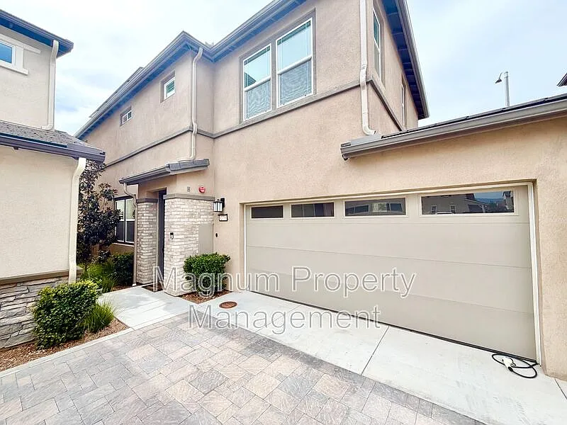 4 bed, 3.0 bath, 2001 sqft, $3,849 — Photo 2