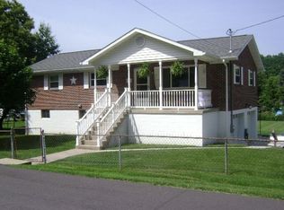 109 Valley Dr, Beaver, WV 25813