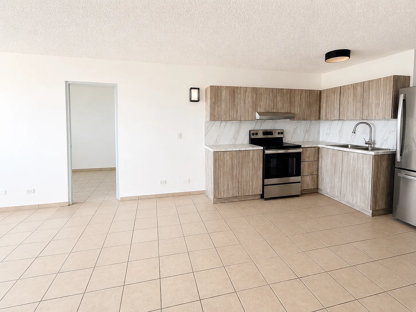 3 bed, 800 sqft, $1,600 — Photo 2