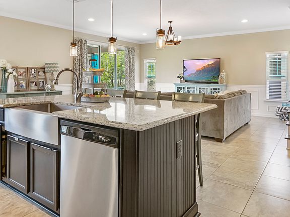 4th image of 79 Fernbrook Dr