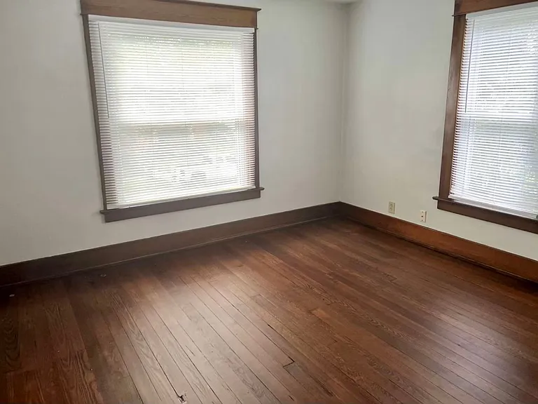 66 W Perry St — Photo 5