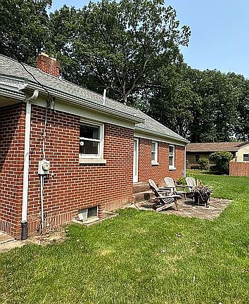 3rd image of 306 Oak Ln