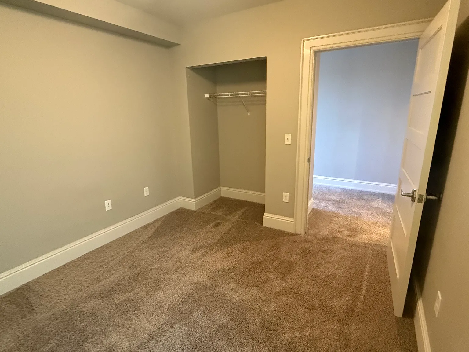 1 bed, 1100 sqft, $1,100 — Photo 4