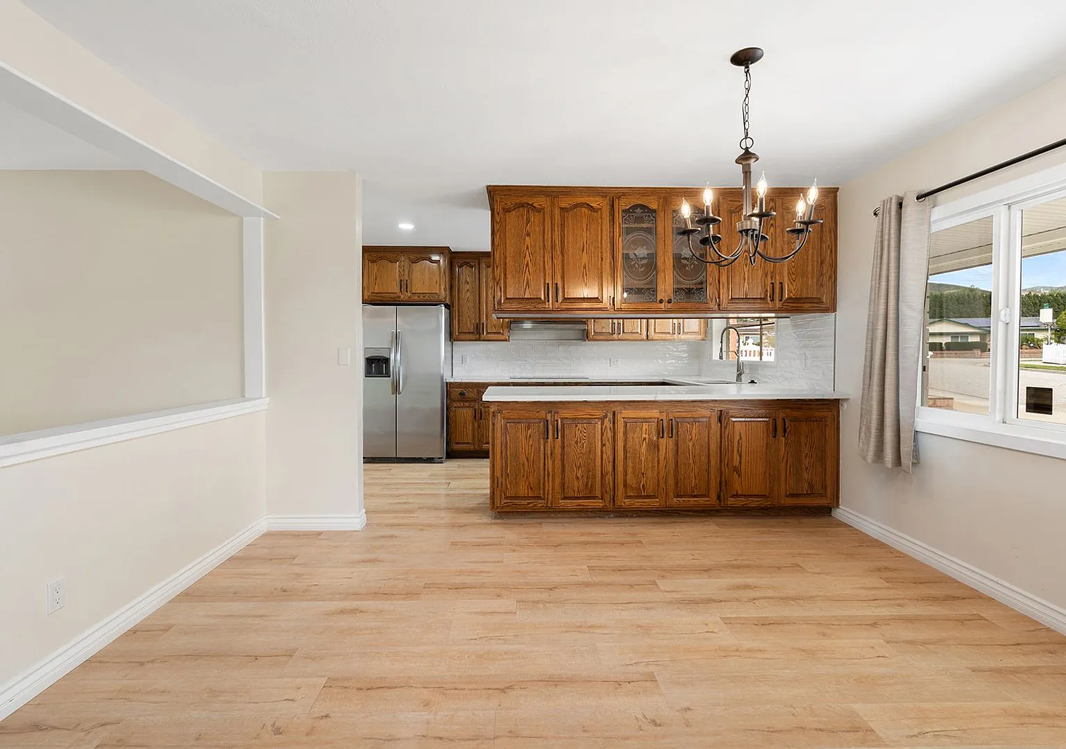 Updated 4-Bedroom Texas Tract Home with Spacious Backyard — Photo 2