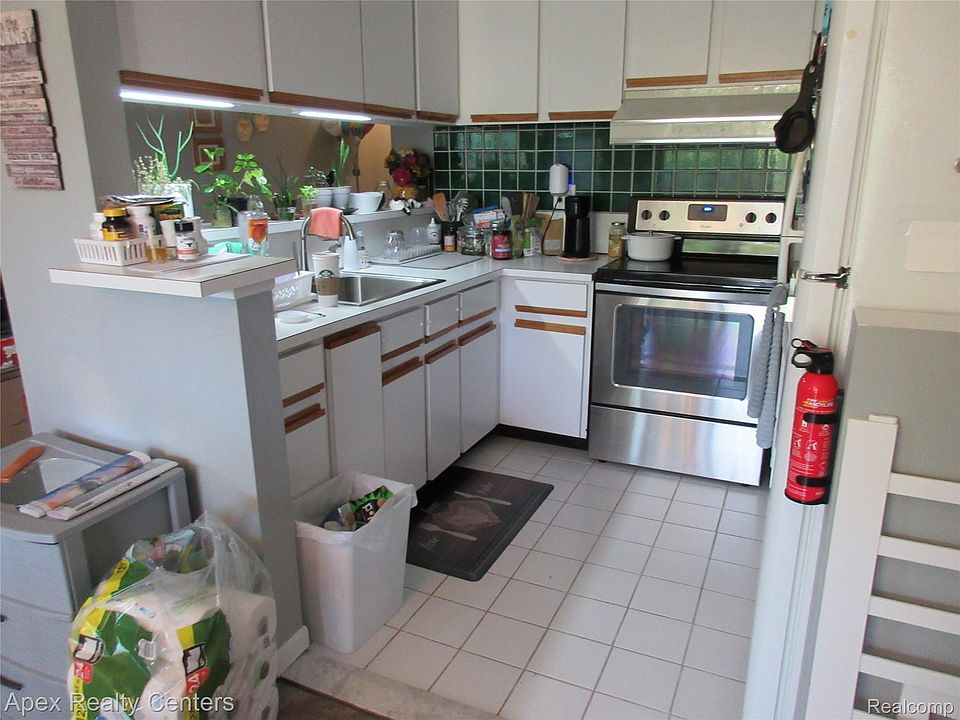 14210 Camelot Dr Apt 3, photo 11