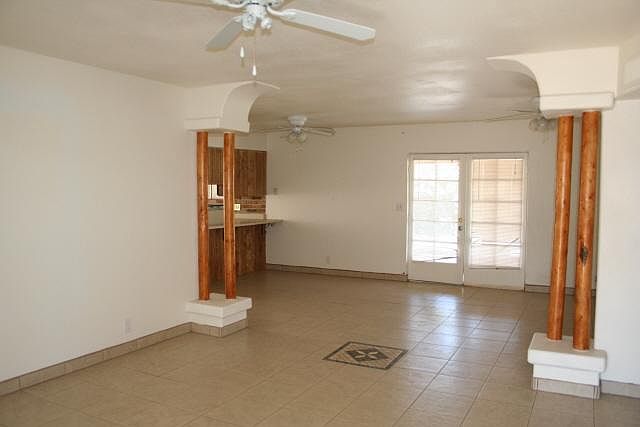 2nd image of 922 S ASHLAND Street