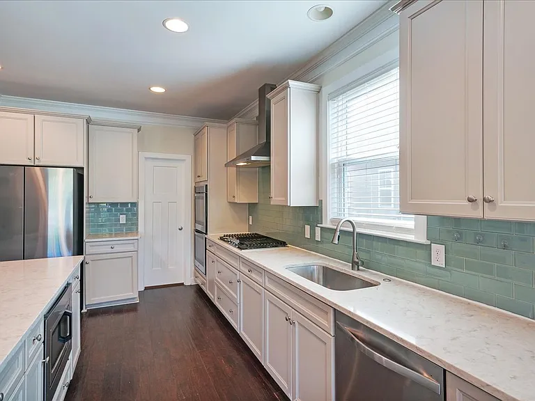 1309 Enfield Ln — Photo 12