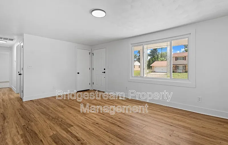 3 bed, 2.0 bath, 1404 sqft, $1,795 — Photo 3