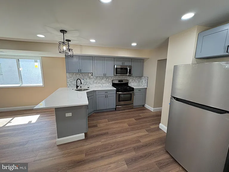 2344 Hamilton Ave — Photo 8
