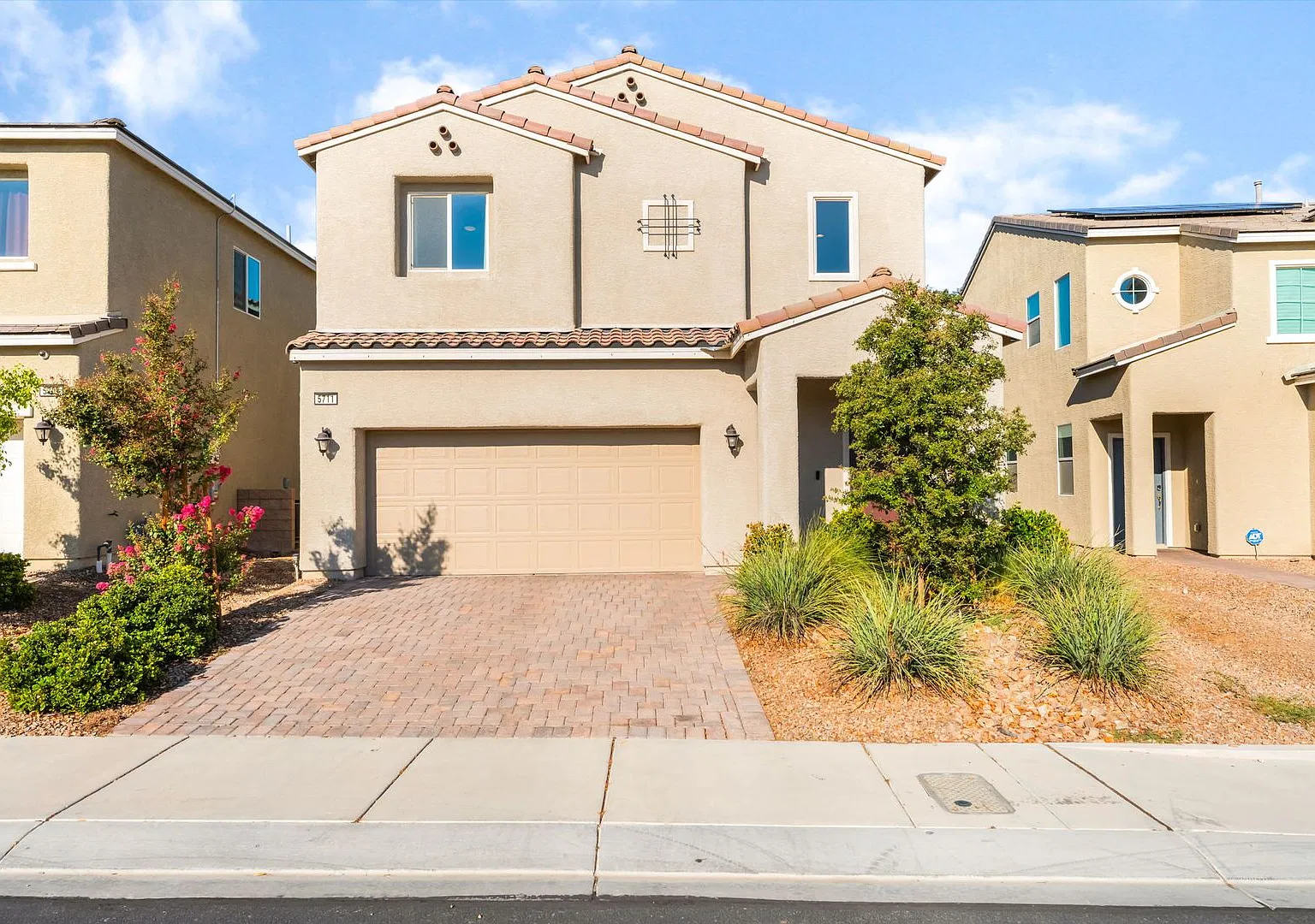Gorgeous 2-story home featuring 3 spacious bed, 2.5 bath & a 2-car garage — Photo 1