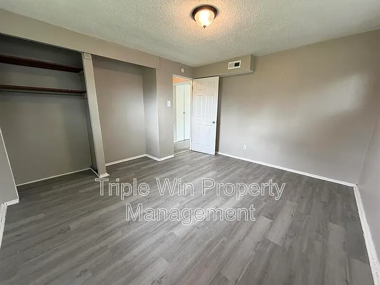 10 Saint Celeste Dr — Photo 14