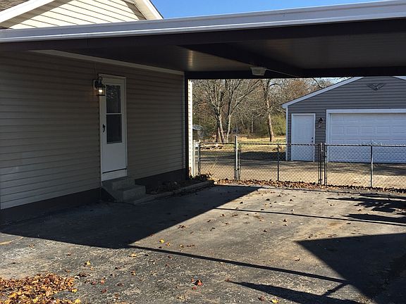 4th image of 446 Meadowlark Dr