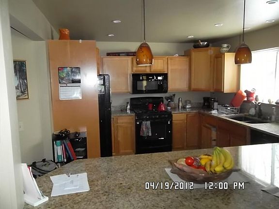 Kitchen - granite, hardwood, gas