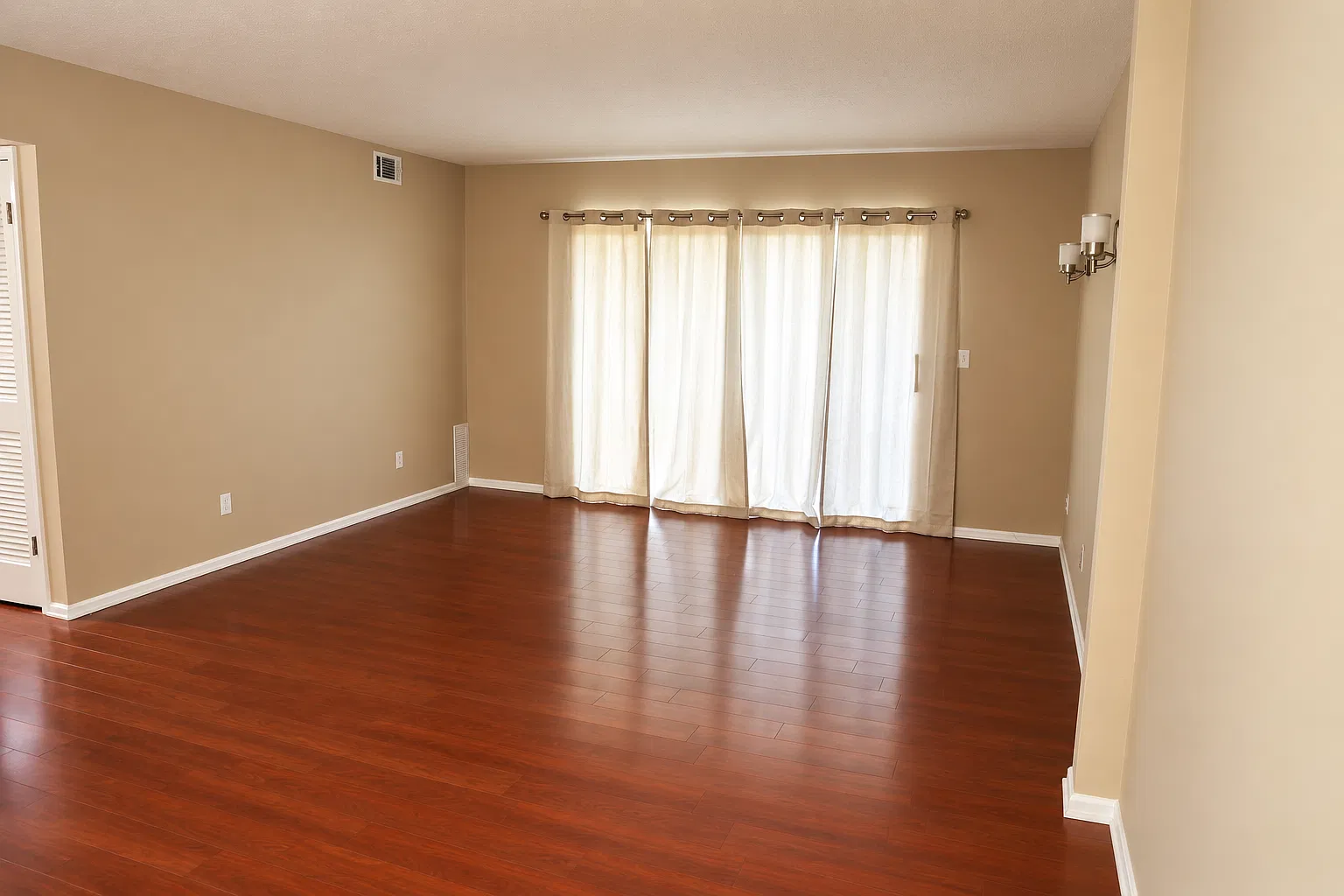 2 bed, 1.5 bath, 920 sqft, $1,400 — Photo 3