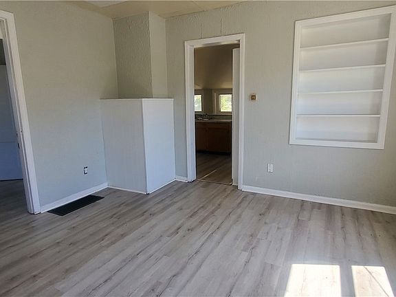 2nd image of 152 Nassau St