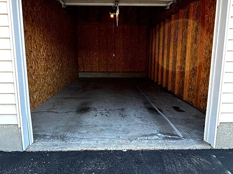 16a_Garage comes with remote operator