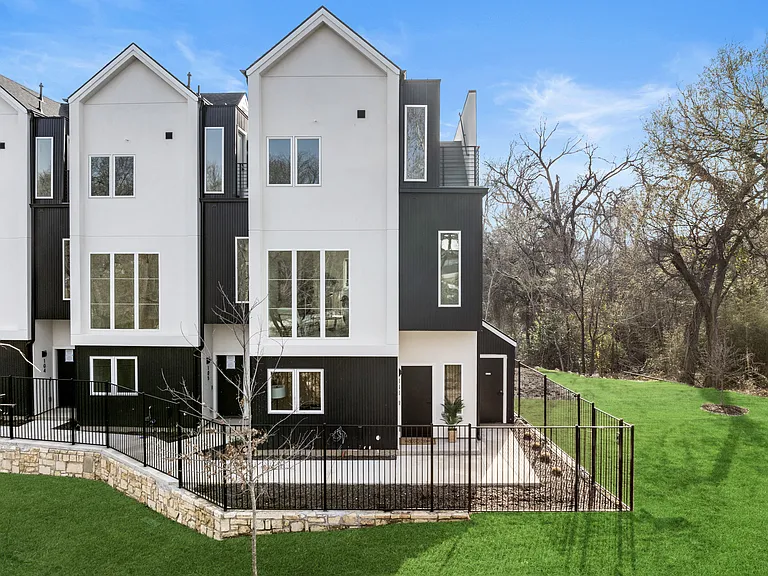 4811 Denton Dr #101 — Photo 32