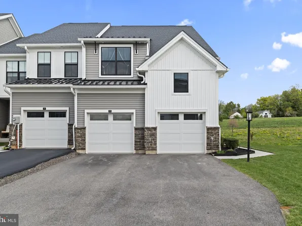 33 Tamarack Cir, Eagleville, PA 19403