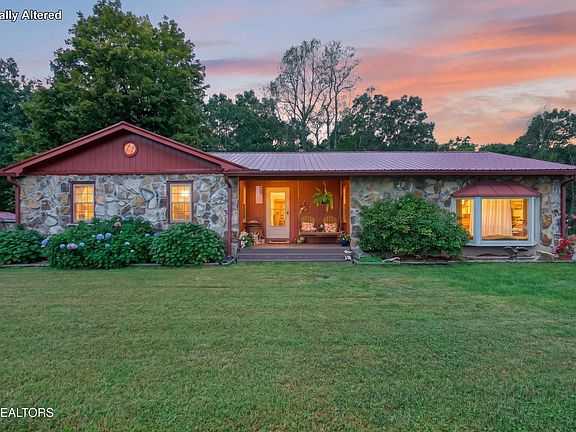 2nd image of 1093 Pomona Rd