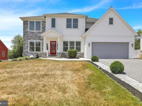 4 Rein Dr, Stevens, PA 17578