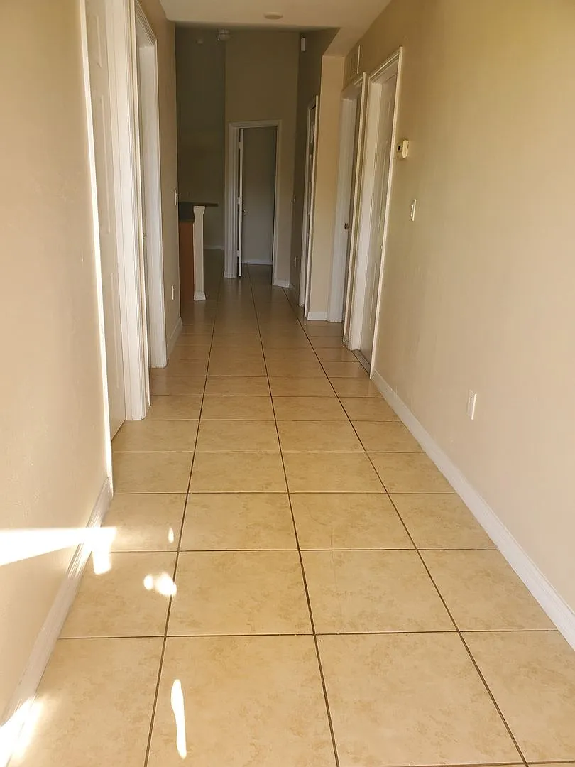 920-922 Countess Avenue — Photo 4