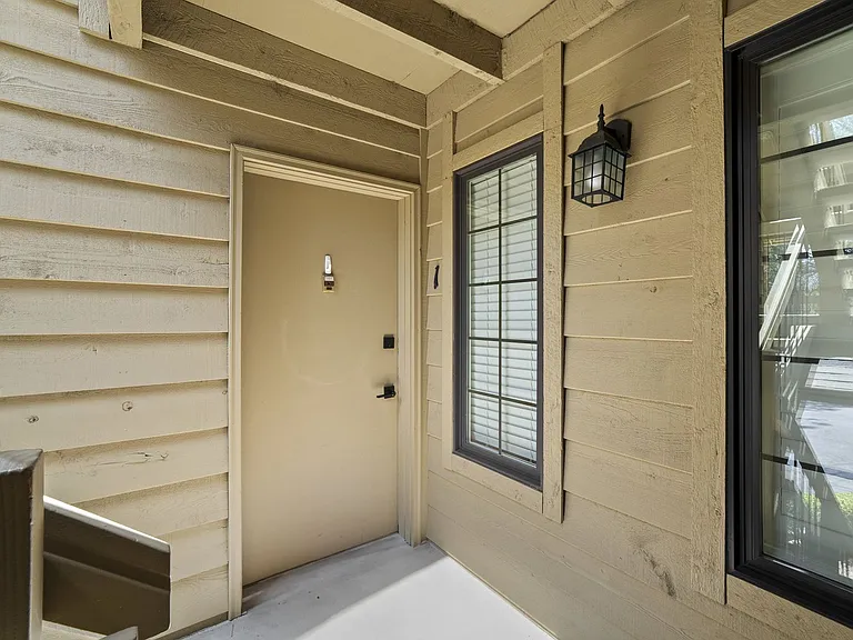 113 S Neyland Ave — Photo 28