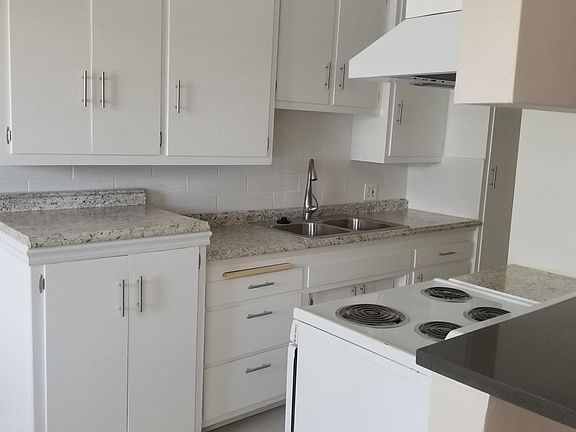 3rd image of 6830 Woodley Ave APT 19