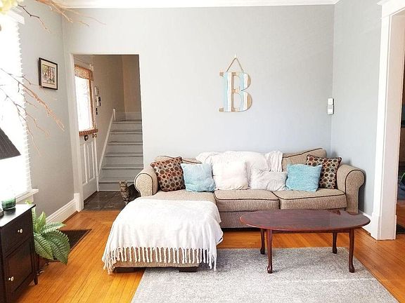4th image of 1748 Weyer Ave #1