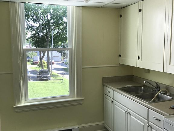 4th image of 436 W Washington St APT 4