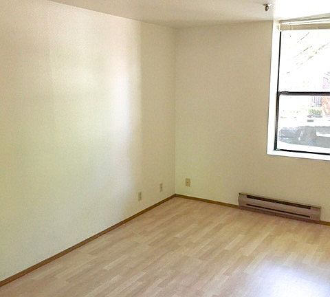 5th image of 1215 Seneca St #106