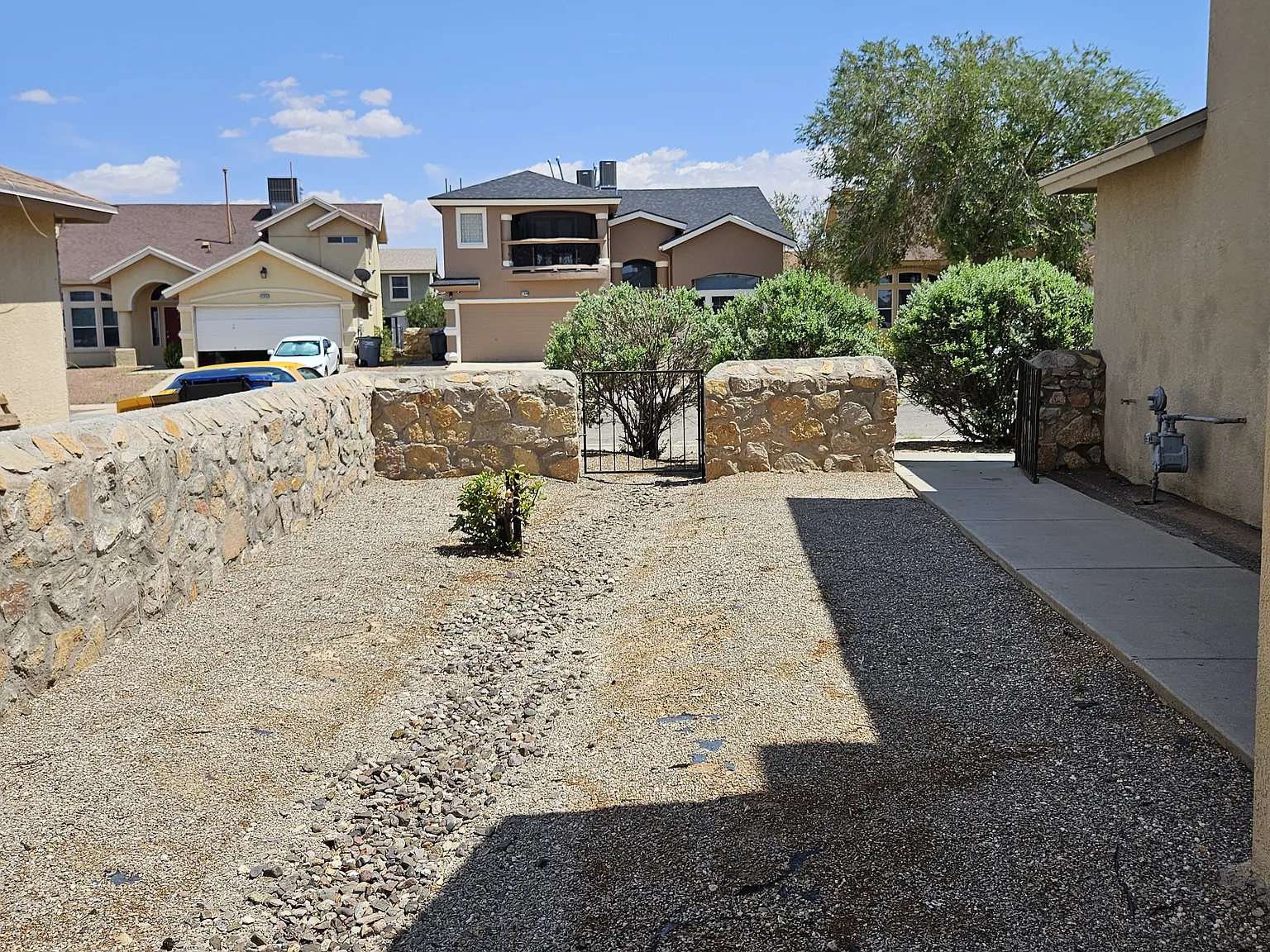 4 bed, 1916 sqft, $1,900 — Photo 3