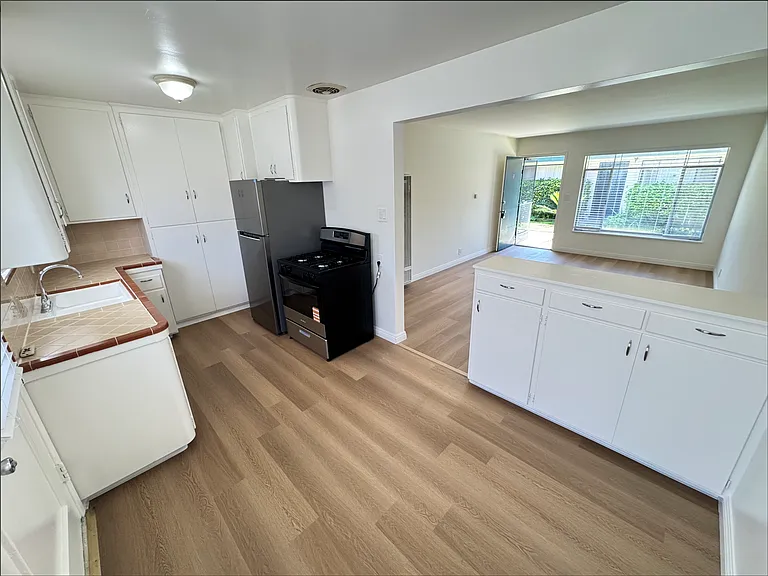 511-515 S. Baldwin Ave — Photo 5