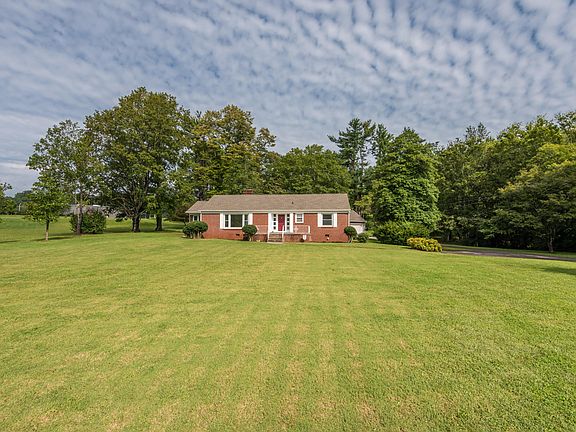 5th image of 912 Crescent Dr