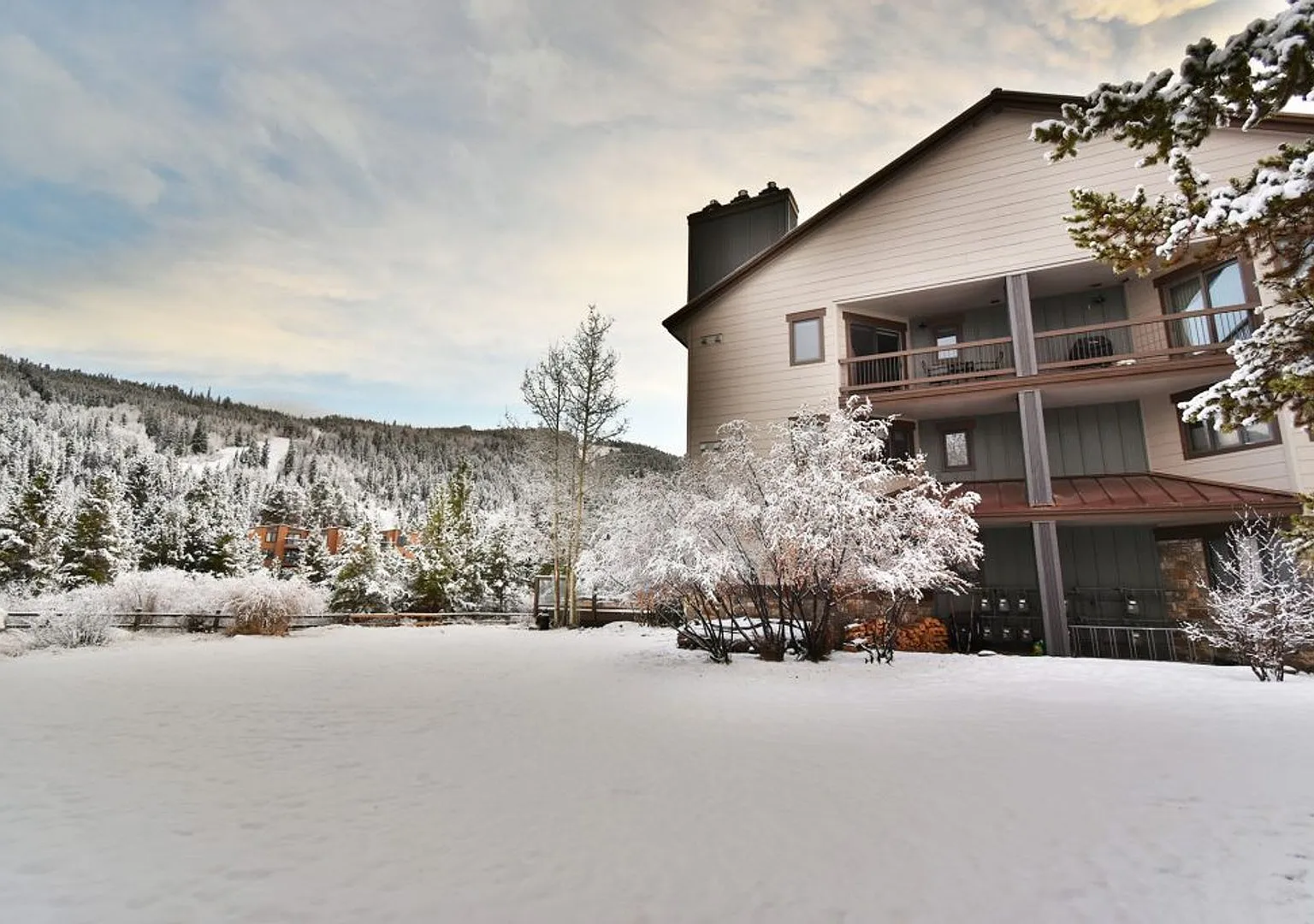 Winter Seasonal Rental- Frostfire Condos E10 — Photo 1