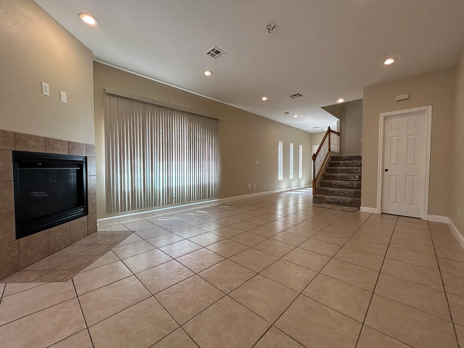 3 bed, 2.5 bath, 1740 sqft, $1,949 — Photo 2