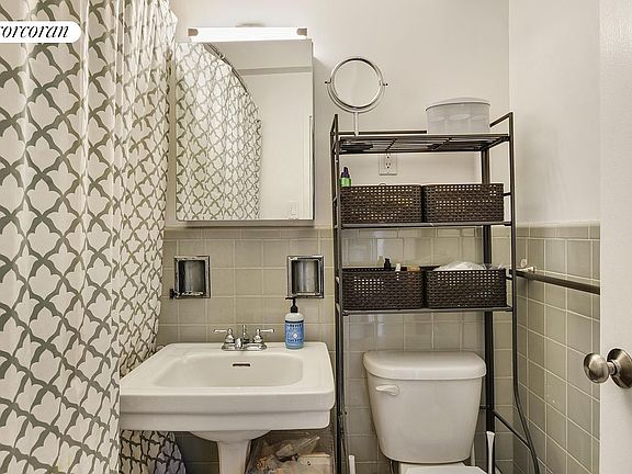 4th image of 235 Adams St APT 9K