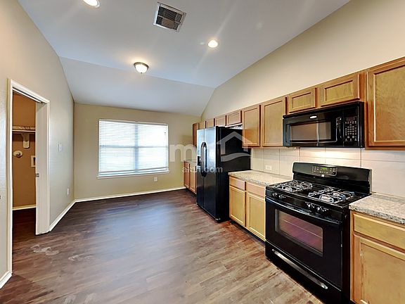 3rd image of 18550 Sunrise Pines Dr