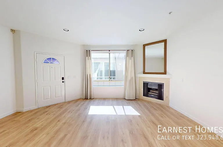 18347 Saticoy St #31 — Photo 2