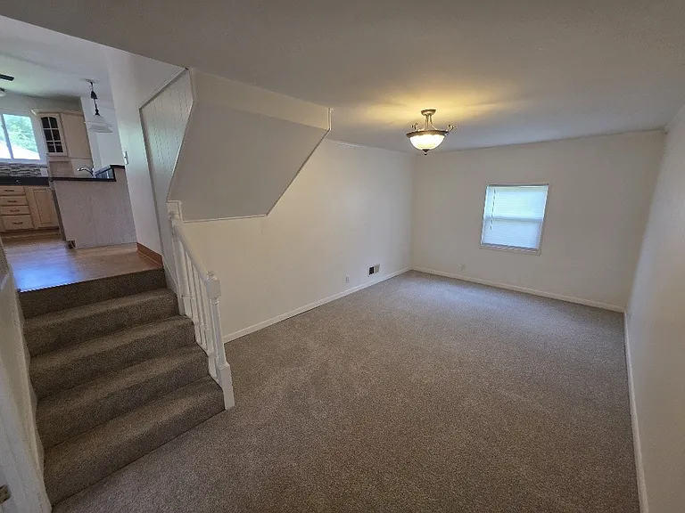 135 Grenadier Dr — Photo 18