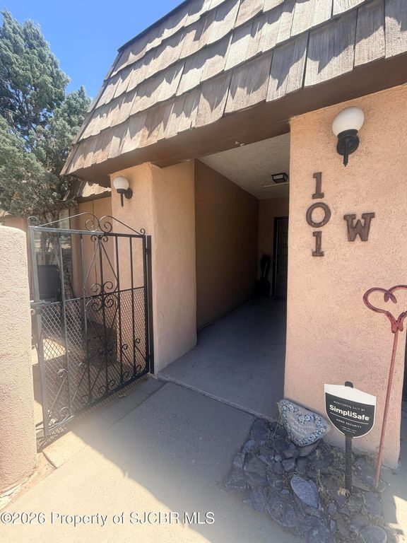 101 W 30th St, Farmington, NM - View 2