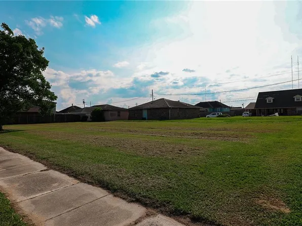 3816 Ventura Dr, Chalmette, LA 70043