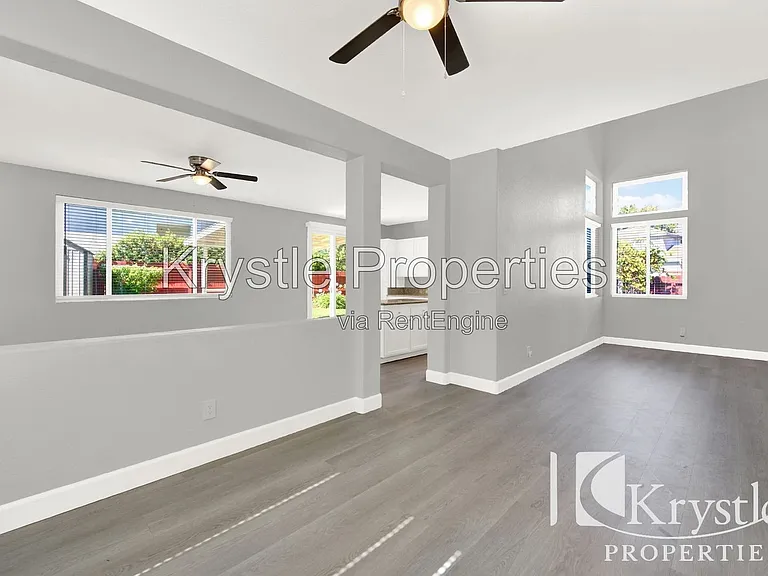 824 Cedarcrest Dr — Photo 12