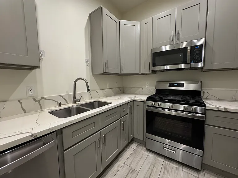 14224 Friar St #3 — Photo 4