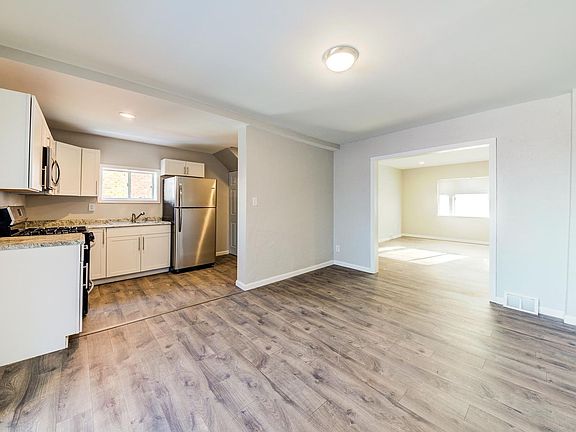 3rd image of 2030 Pioneer Ave