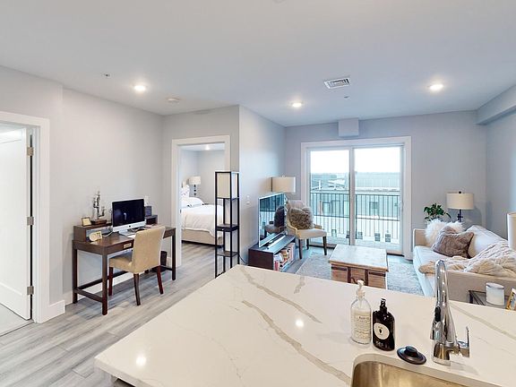 2nd image of 55 W 5th St Penthouse 605
