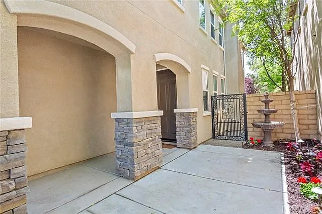 12851 Serpentine Way — Photo 3