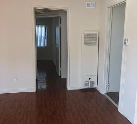 3rd image of 6326 Crenshaw Blvd APT 14