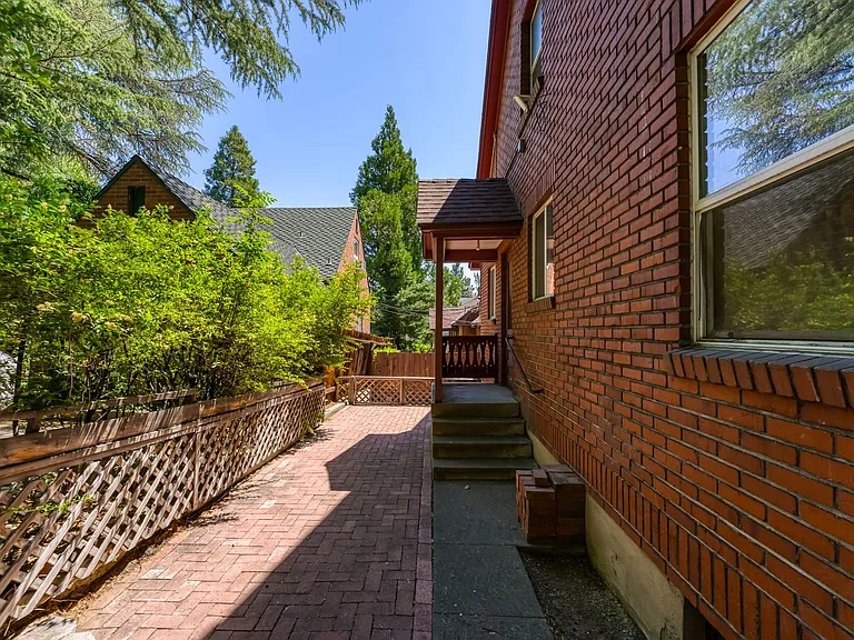 760 Marsh Ave — Photo 6