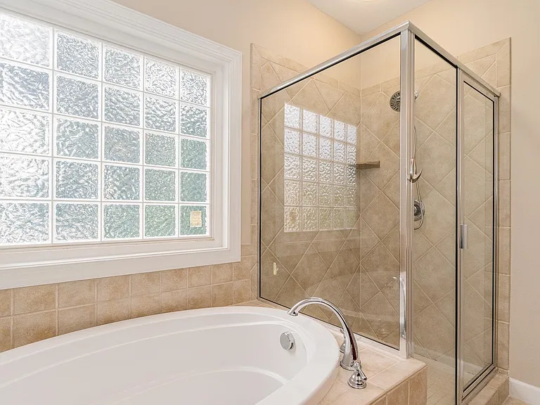 114 Primrose Ln — Photo 16