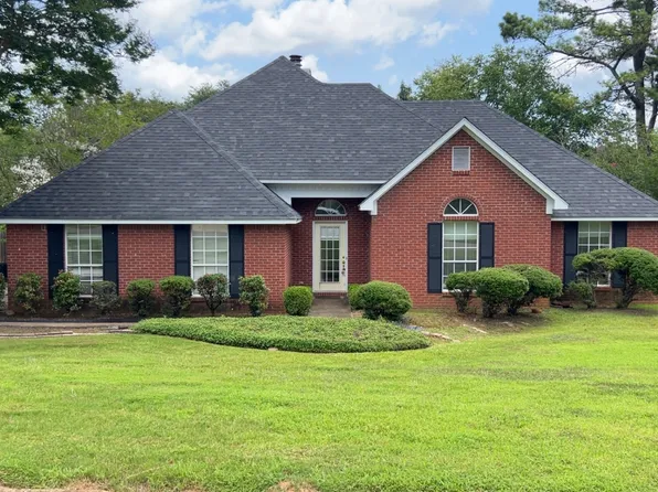 108 Oakridge St, Starkville, MS 39759